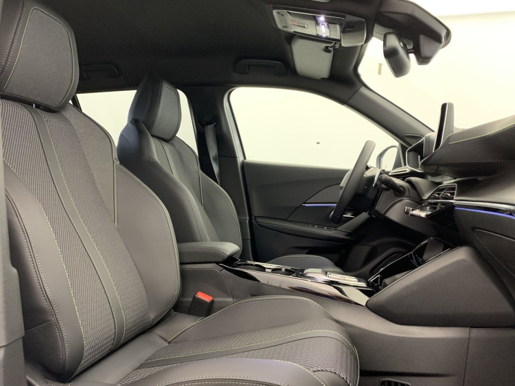 PEUGEOT 2008 Hybrid 145 e-DCS6 GT - ref: 1-337311 - Photo 9