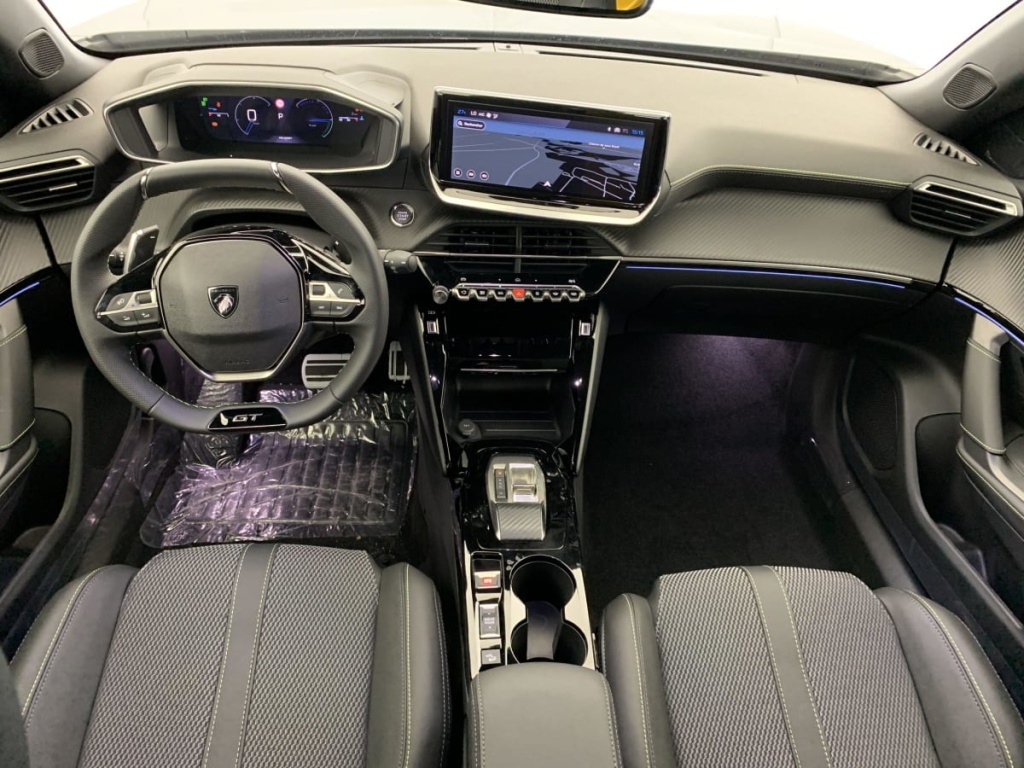 PEUGEOT 2008 Hybrid 145 e-DCS6 GT - ref: 1-337315 - Photo 12