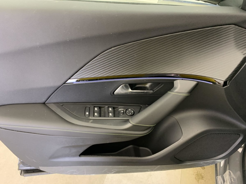 PEUGEOT 2008 Hybrid 145 e-DCS6 GT - ref: 1-337315 - Photo 19