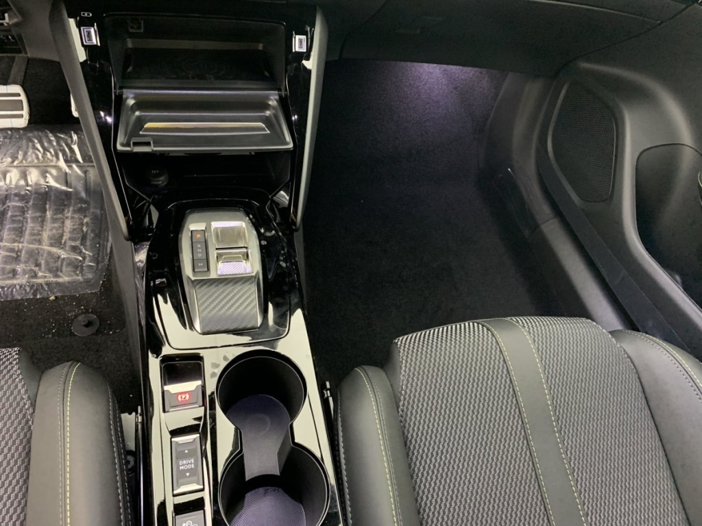 PEUGEOT 2008 Hybrid 145 e-DCS6 GT - ref: 1-337315 - Photo 20