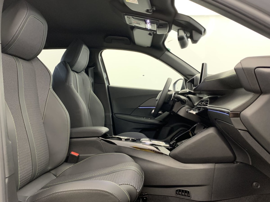 PEUGEOT 2008 Hybrid 145 e-DCS6 GT - ref: 1-337315 - Photo 9