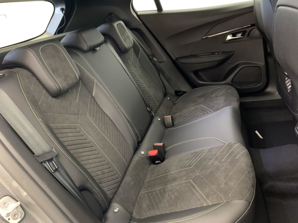 PEUGEOT 2008 Hybrid 145 e-DCS6 GT - ref: 1-337317 - Photo 10