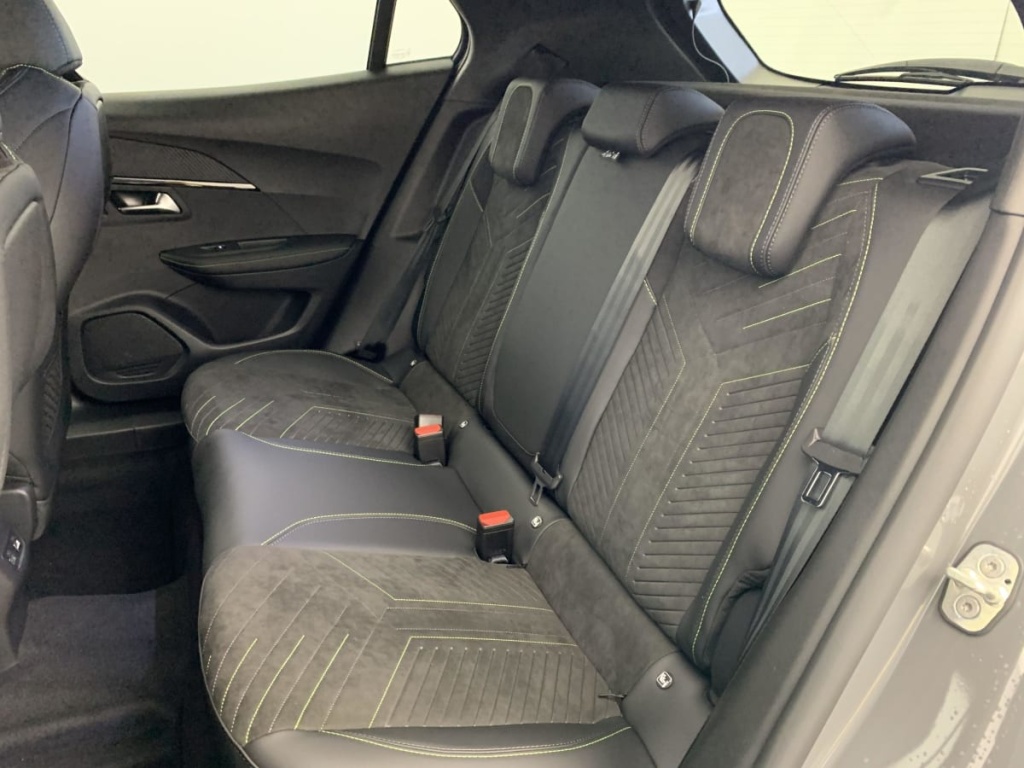 PEUGEOT 2008 Hybrid 145 e-DCS6 GT - ref: 1-337317 - Photo 19