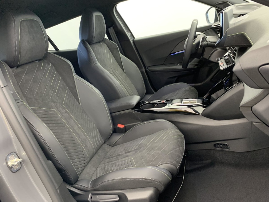 PEUGEOT 2008 Hybrid 145 e-DCS6 GT - ref: 1-337317 - Photo 9