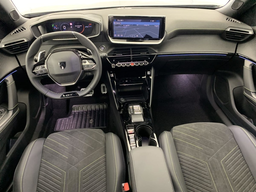 PEUGEOT 2008 Hybrid 145 e-DCS6 GT - ref: 1-337319 - Photo 12