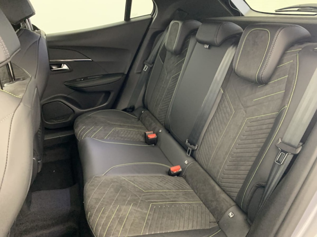 PEUGEOT 2008 Hybrid 145 e-DCS6 GT - ref: 1-337319 - Photo 17