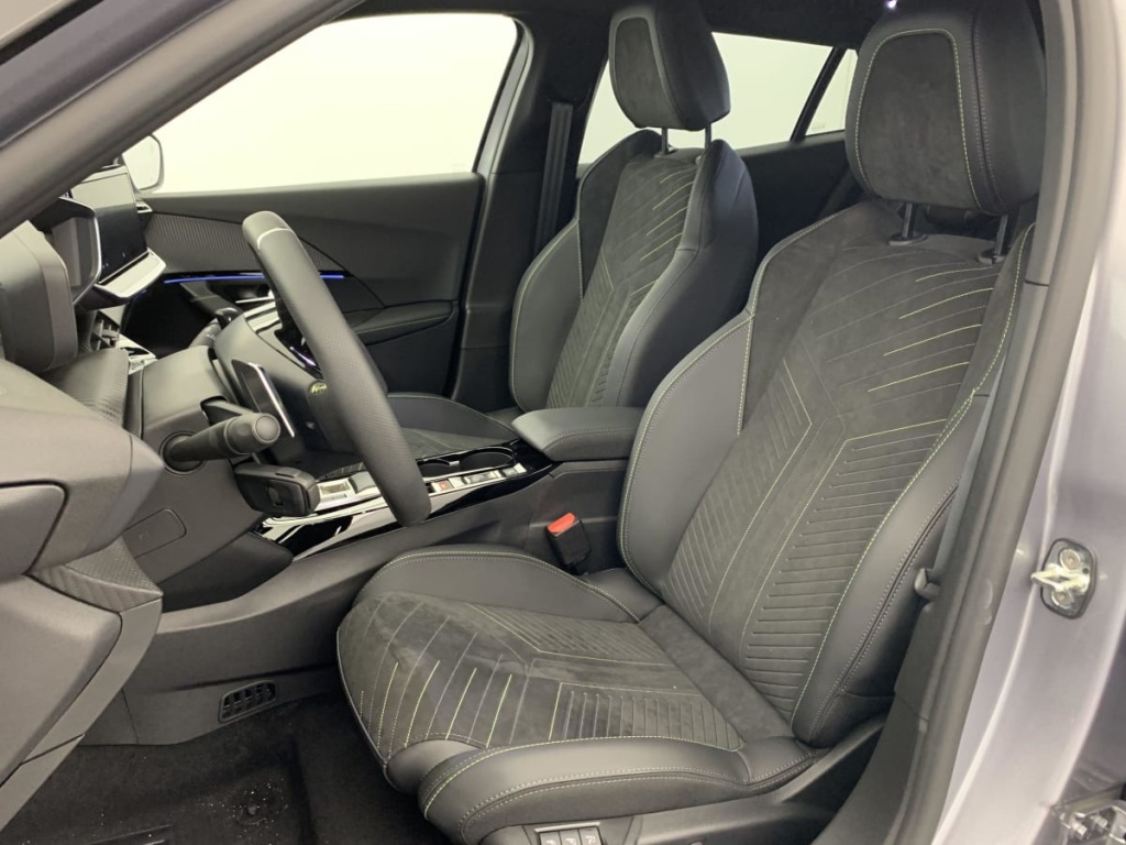 PEUGEOT 2008 Hybrid 145 e-DCS6 GT - ref: 1-337319 - Photo 18