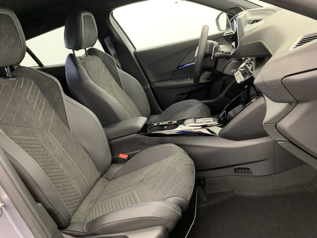 PEUGEOT 2008 Hybrid 145 e-DCS6 GT - ref: 1-337319 - Photo 9