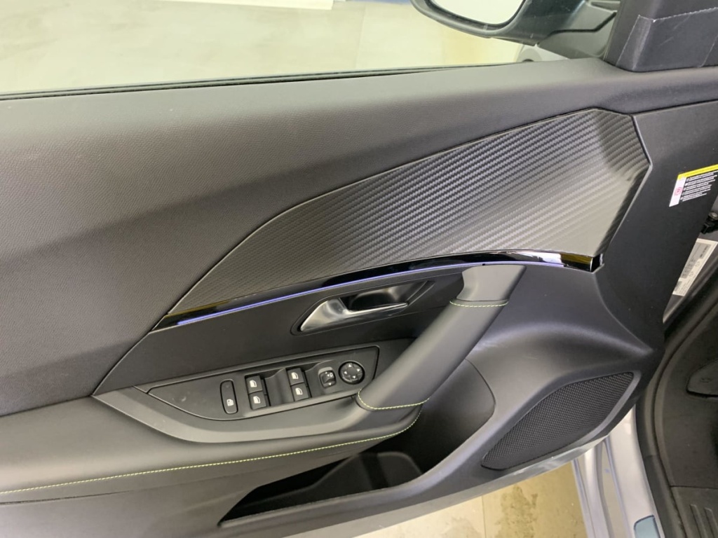 PEUGEOT 2008 Hybrid 145 e-DCS6 GT - ref: 1-337323 - Photo 20
