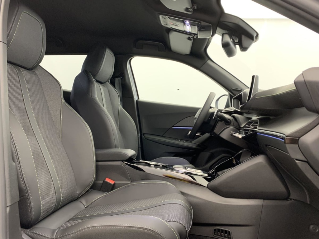 PEUGEOT 2008 Hybrid 145 e-DCS6 GT - ref: 1-337323 - Photo 9