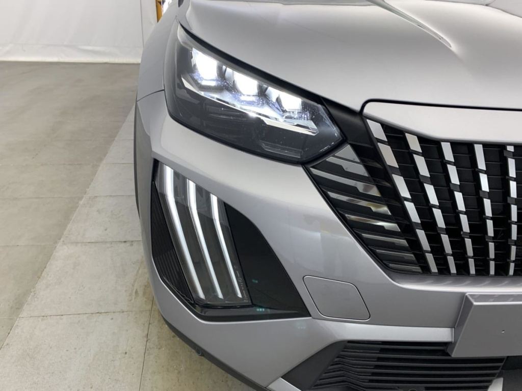 PEUGEOT 2008 Hybrid 145 e-DCS6 GT - ref: 1-337324 - Photo 17