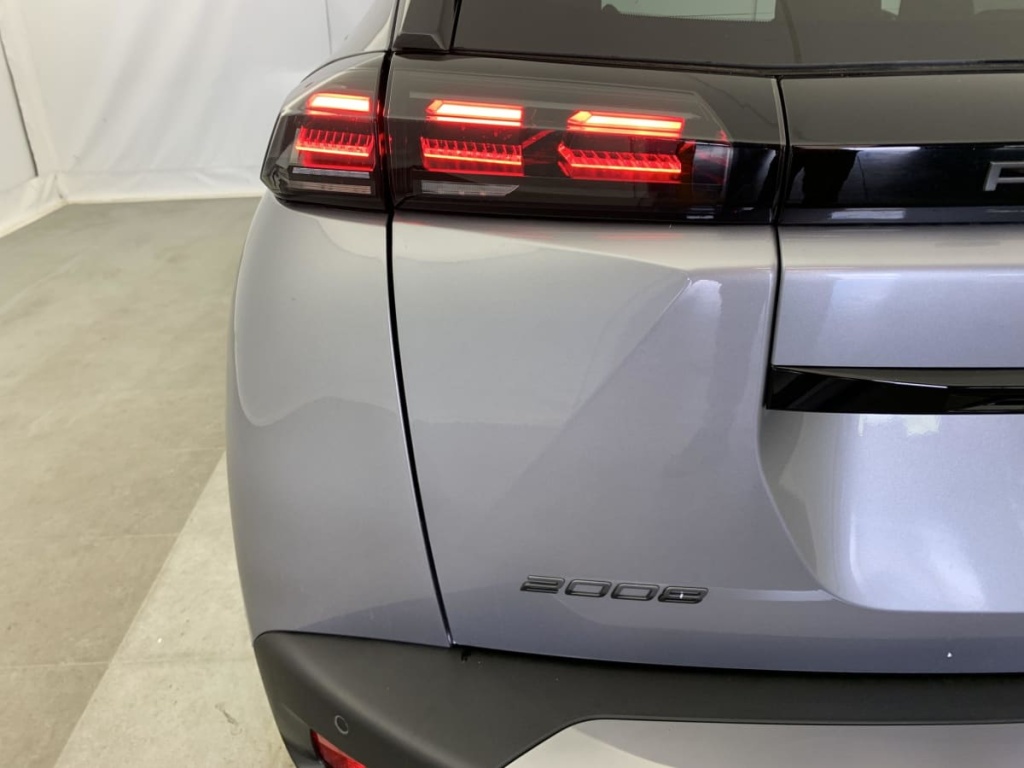 PEUGEOT 2008 Hybrid 145 e-DCS6 GT - ref: 1-337324 - Photo 18