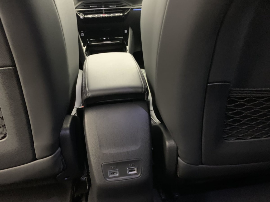 PEUGEOT 2008 Hybrid 145 e-DCS6 GT - ref: 1-337324 - Photo 19