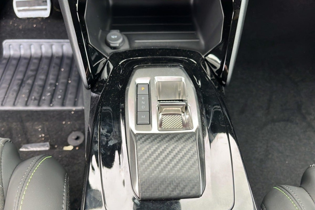 PEUGEOT 2008 Hybrid 145 e-DCS6 GT - ref: 1-337325 - Photo 17