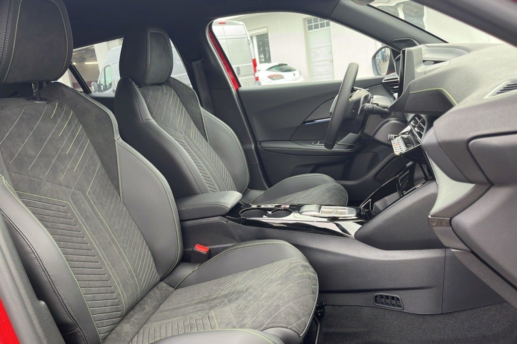 PEUGEOT 2008 Hybrid 145 e-DCS6 GT - ref: 1-337325 - Photo 9