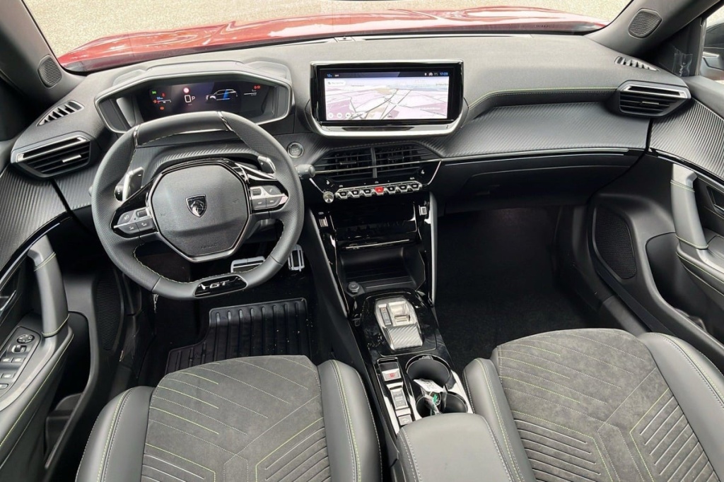 PEUGEOT 2008 Hybrid 145 e-DCS6 GT - ref: 1-337327 - Photo 12