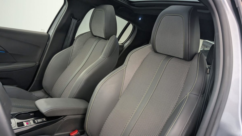 PEUGEOT 208 Hybrid 136 e-DCS6 GT - ref: 1-338992 - Photo 16