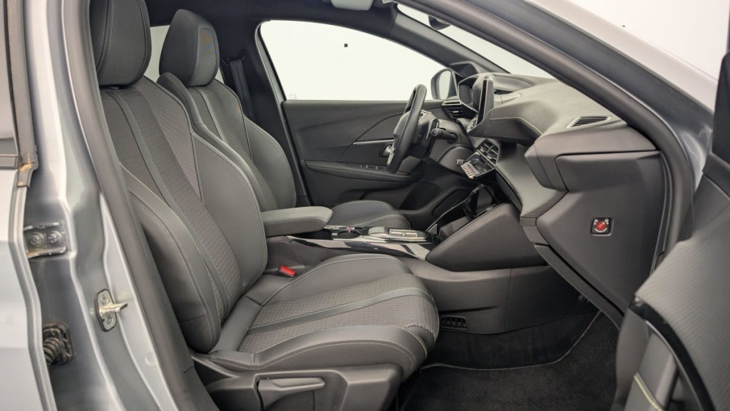 PEUGEOT 208 Hybrid 136 e-DCS6 GT - ref: 1-338992 - Photo 9