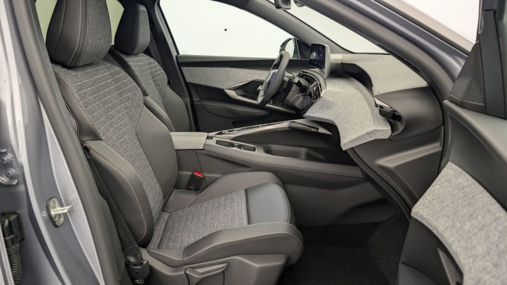 PEUGEOT 3008 Hybrid 145 e-DCS6 Allure - ref: 1-339267 - Photo 9