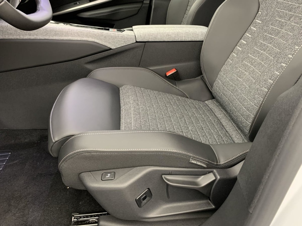 PEUGEOT 3008 Hybrid 145 e-DCS6 Allure - ref: 1-340411 - Photo 17