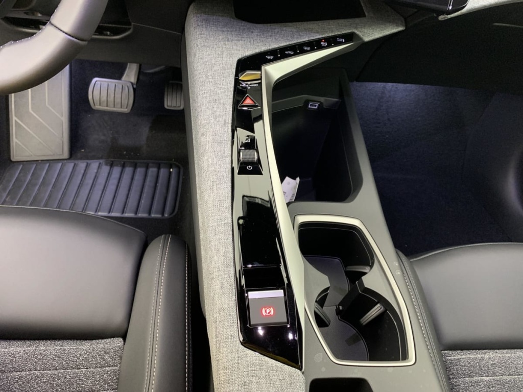 PEUGEOT 3008 Hybrid 145 e-DCS6 Allure - ref: 1-340421 - Photo 20