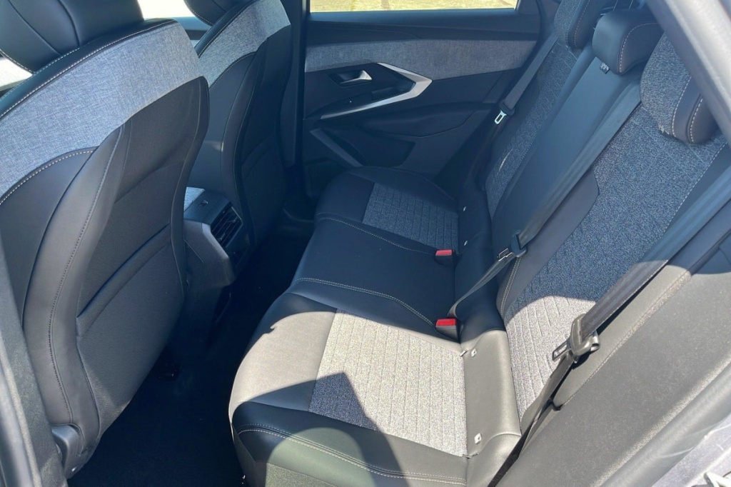 PEUGEOT 3008 Hybrid 145 e-DCS6 Allure - ref: 1-340440 - Photo 10