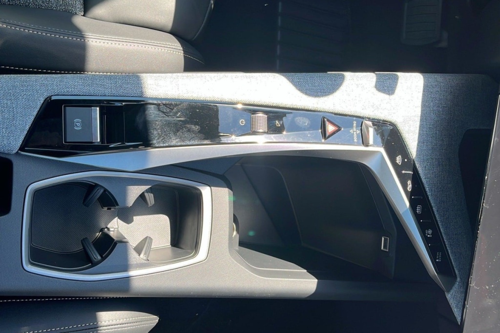 PEUGEOT 3008 Hybrid 145 e-DCS6 Allure - ref: 1-340448 - Photo 17