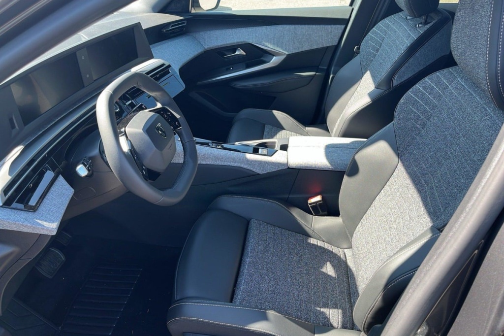 PEUGEOT 3008 Hybrid 145 e-DCS6 Allure - ref: 1-340483 - Photo 9