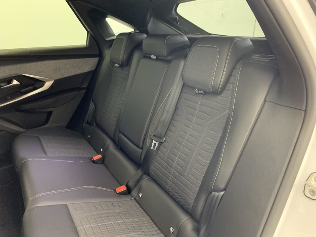 PEUGEOT 3008 Hybrid 145 e-DCS6 GT - ref: 1-340552 - Photo 20