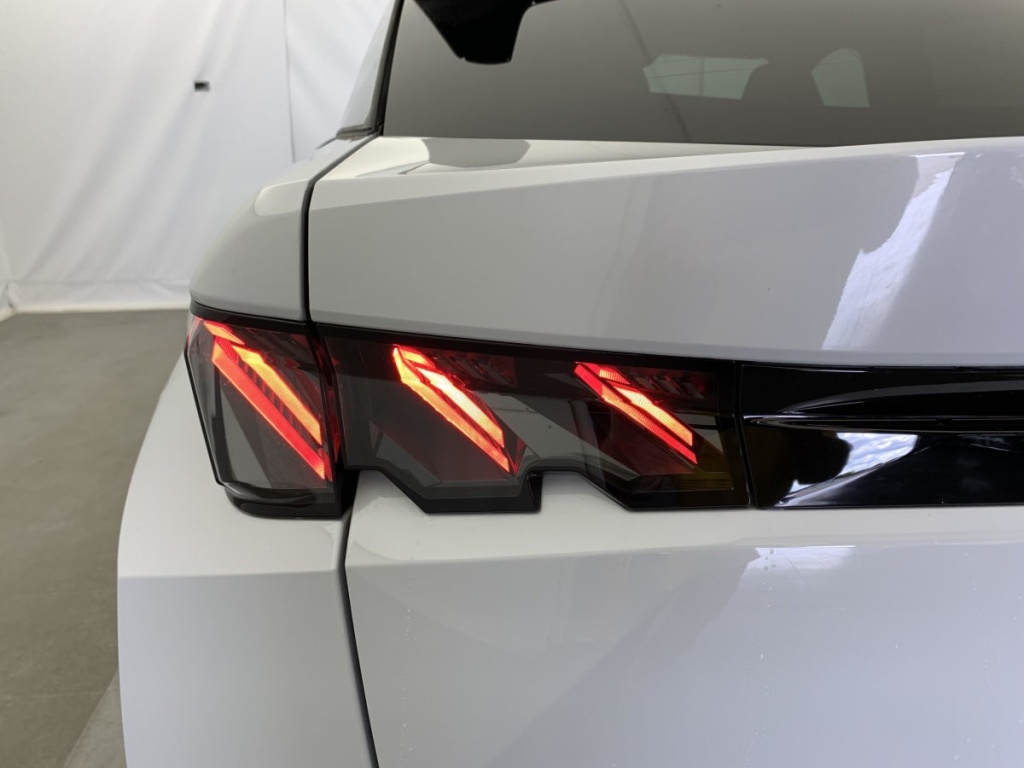 PEUGEOT 3008 Hybrid 145 e-DCS6 GT - ref: 1-340554 - Photo 13