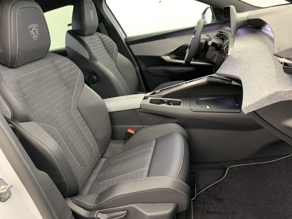 PEUGEOT 3008 Hybrid 145 e-DCS6 GT - ref: 1-340559 - Photo 9