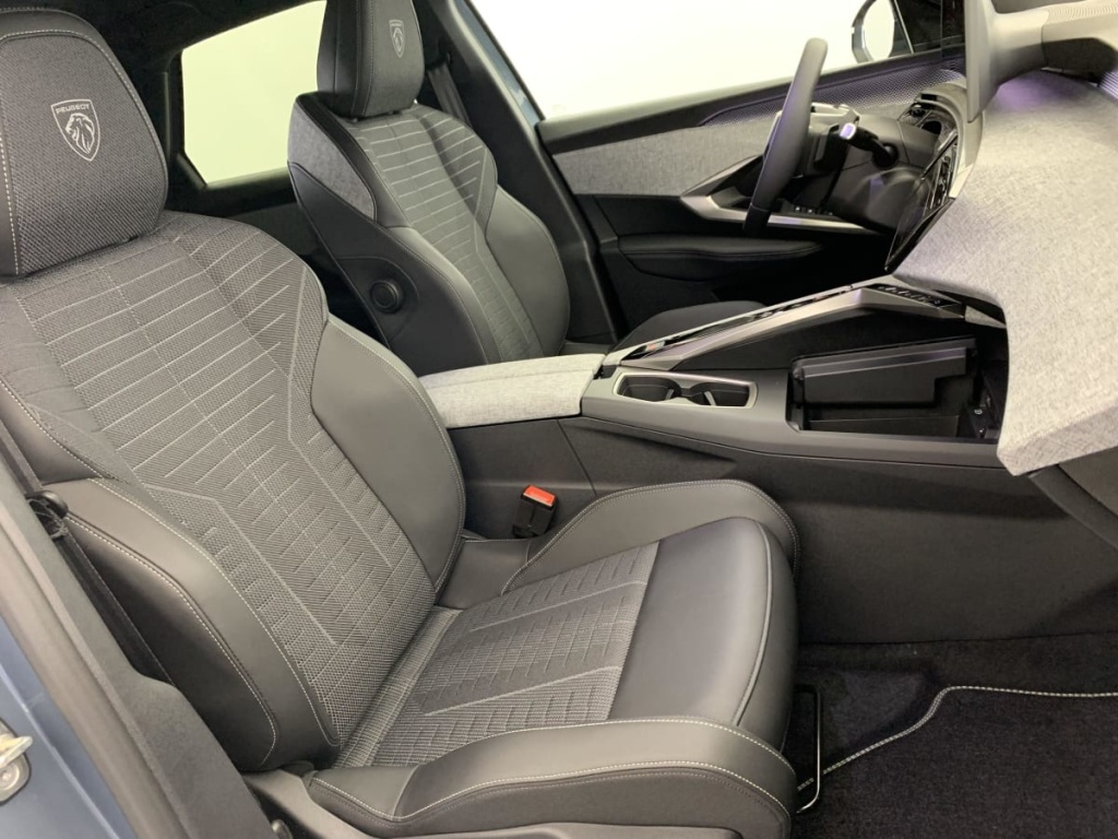 PEUGEOT 3008 Hybrid 145 e-DCS6 GT - ref: 1-340561 - Photo 9
