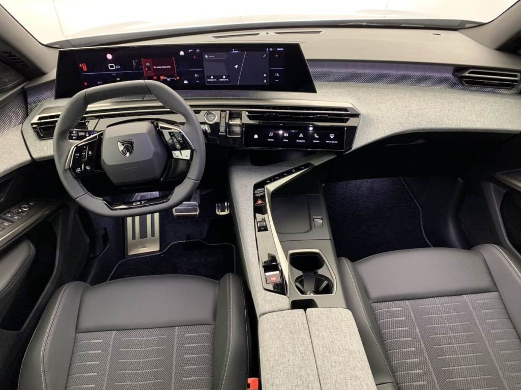 PEUGEOT 3008 Hybrid 145 e-DCS6 GT - ref: 1-340571 - Photo 14