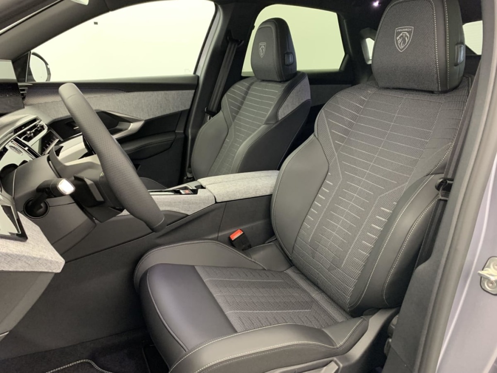 PEUGEOT 3008 Hybrid 145 e-DCS6 GT - ref: 1-340572 - Photo 11