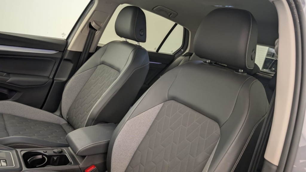 VOLKSWAGEN GOLF 8 NOUVELLE 2.0 TDI 150 DSG7 LIFE PLUS - ref: 1-340738 - Photo 16