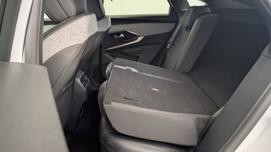 PEUGEOT 3008 HYBRID 136 E-DCS6 ALLURE - ref: 1-341716 - Photo 12