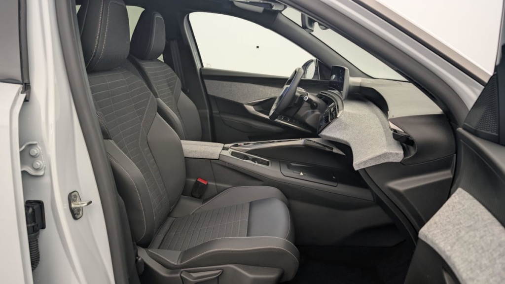 PEUGEOT 3008 HYBRID 136 E-DCS6 ALLURE - ref: 1-341717 - Photo 9