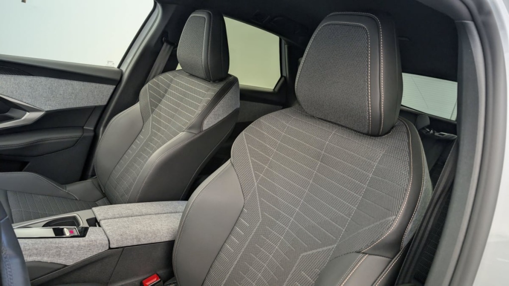 PEUGEOT 3008 HYBRID 136 E-DCS6 ALLURE - ref: 1-341718 - Photo 16