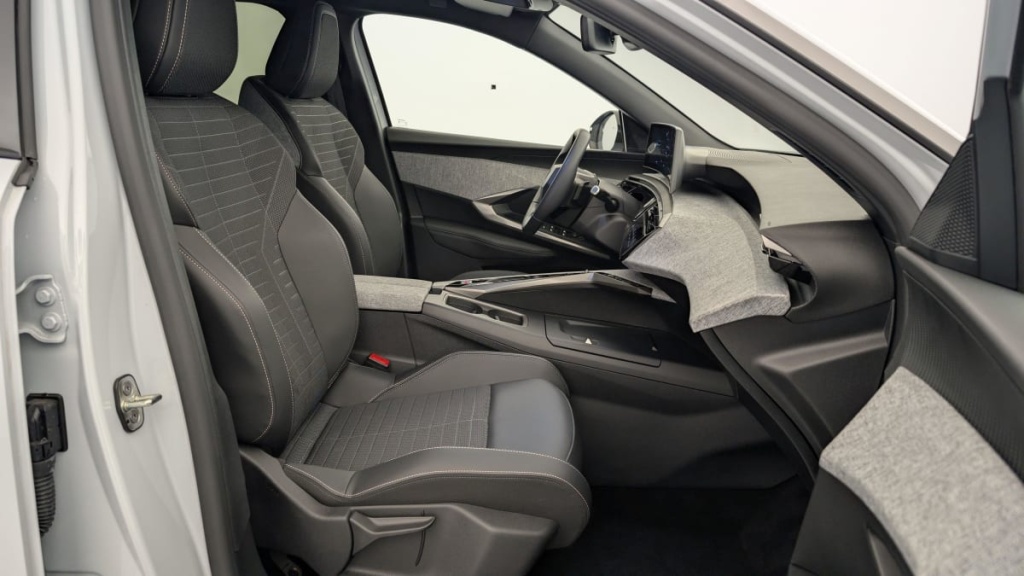 PEUGEOT 3008 HYBRID 136 E-DCS6 ALLURE - ref: 1-341718 - Photo 9