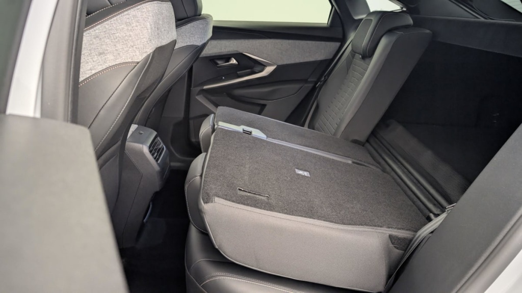 PEUGEOT 3008 HYBRID 136 E-DCS6 ALLURE - ref: 1-341722 - Photo 12