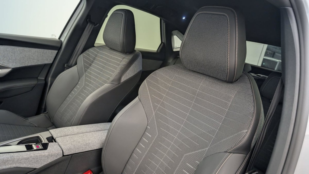 PEUGEOT 3008 HYBRID 136 E-DCS6 ALLURE - ref: 1-341722 - Photo 16