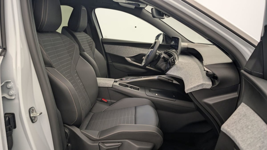 PEUGEOT 3008 HYBRID 136 E-DCS6 ALLURE - ref: 1-341722 - Photo 9