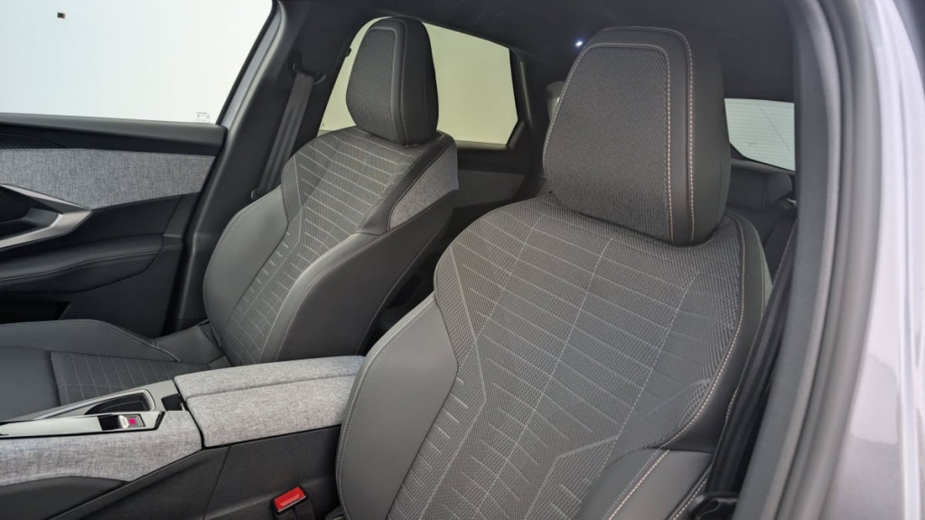 PEUGEOT 3008 HYBRID 136 E-DCS6 ALLURE - ref: 1-341727 - Photo 16