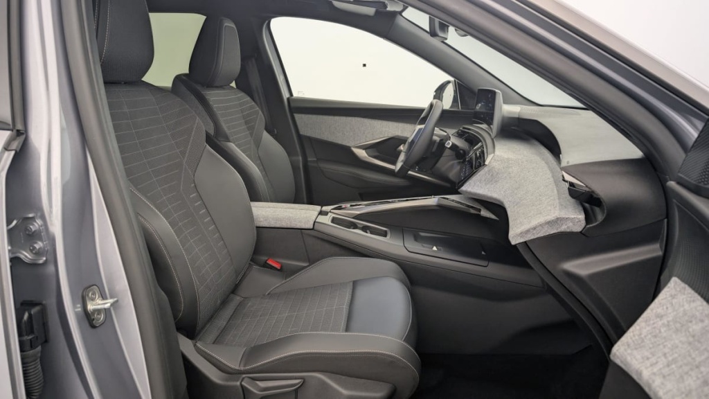PEUGEOT 3008 HYBRID 136 E-DCS6 ALLURE - ref: 1-341727 - Photo 9
