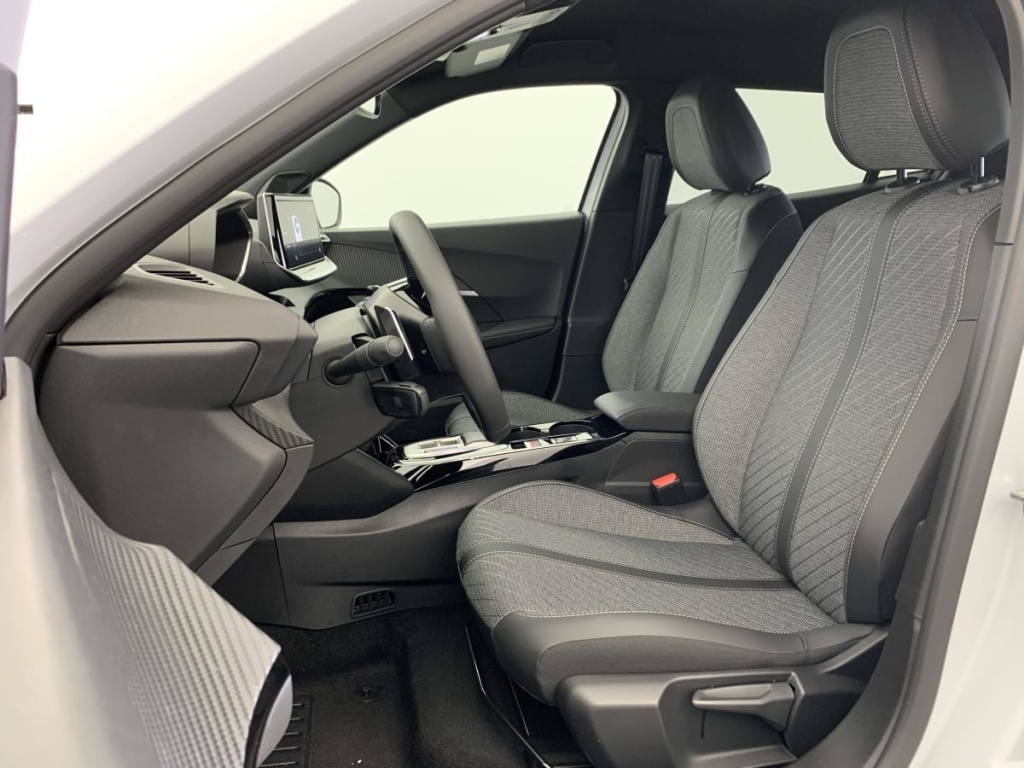 PEUGEOT 2008 Hybrid 145 e-DCS6 Allure - ref: 1-342684 - Photo 16