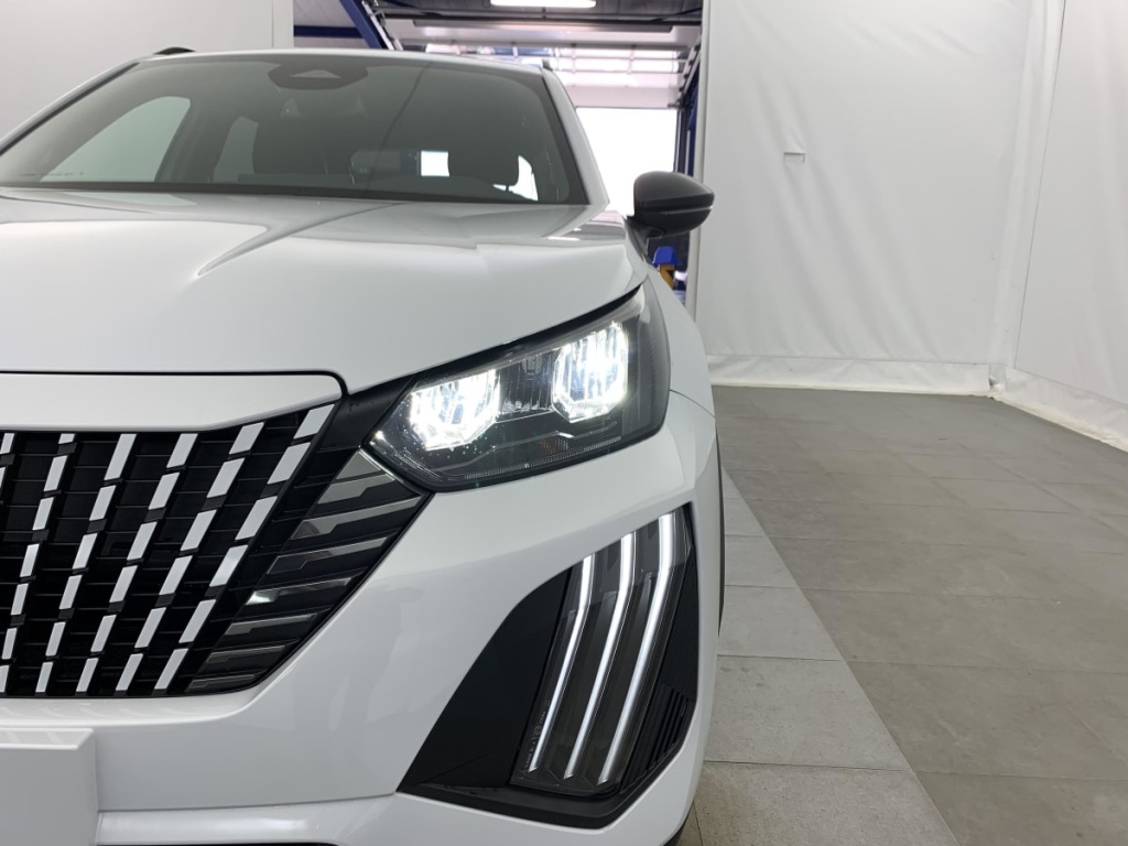 PEUGEOT 2008 Hybrid 145 e-DCS6 Allure - ref: 1-342684 - Photo 20