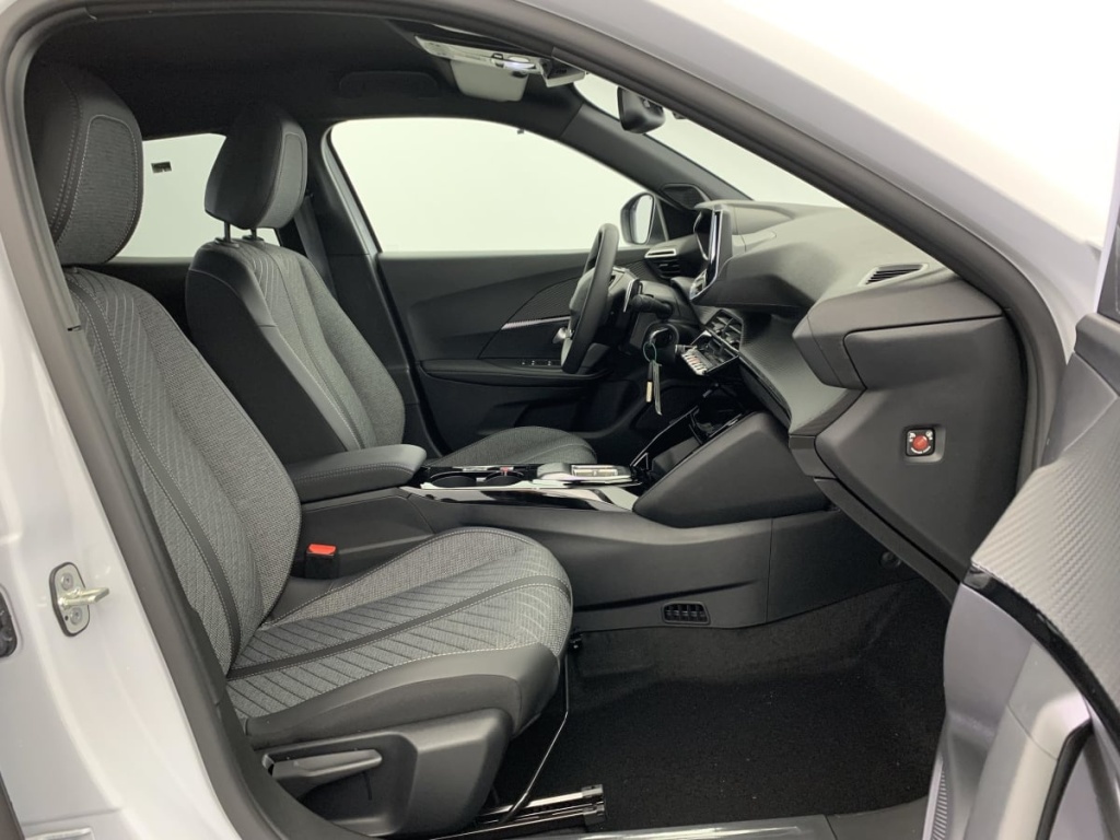 PEUGEOT 2008 Hybrid 145 e-DCS6 Allure - ref: 1-342685 - Photo 9