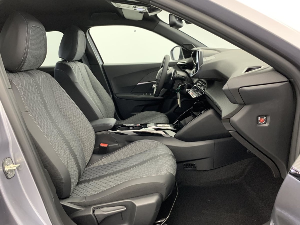 PEUGEOT 2008 Hybrid 145 e-DCS6 Allure - ref: 1-342697 - Photo 9