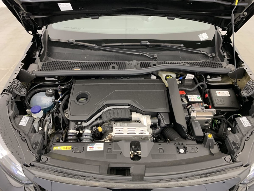 PEUGEOT 2008 Hybrid 145 e-DCS6 Allure - ref: 1-342709 - Photo 19