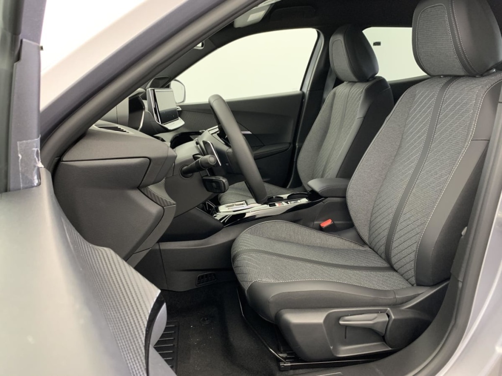 PEUGEOT 2008 Hybrid 145 e-DCS6 Allure - ref: 1-342711 - Photo 16